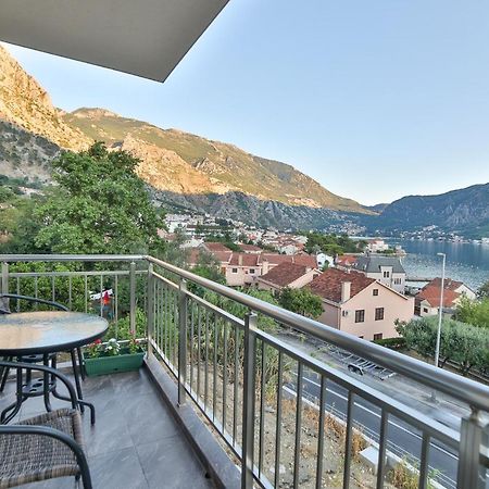 Java Apartments Dobrota Bagian luar foto