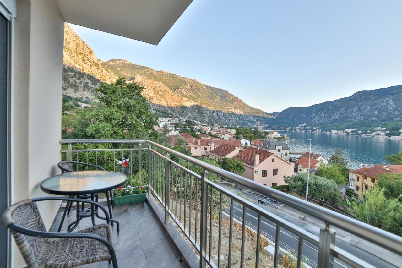 Java Apartments Dobrota Bagian luar foto