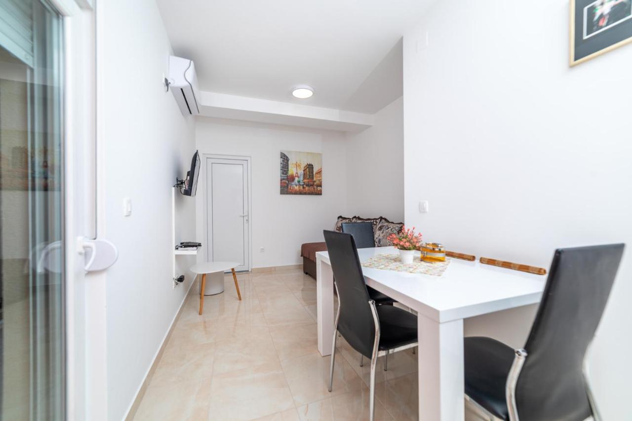 Java Apartments Dobrota Bagian luar foto